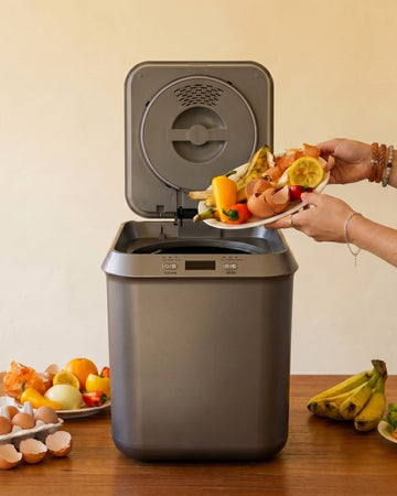 Add kitchen food scraps into Sunefun composter